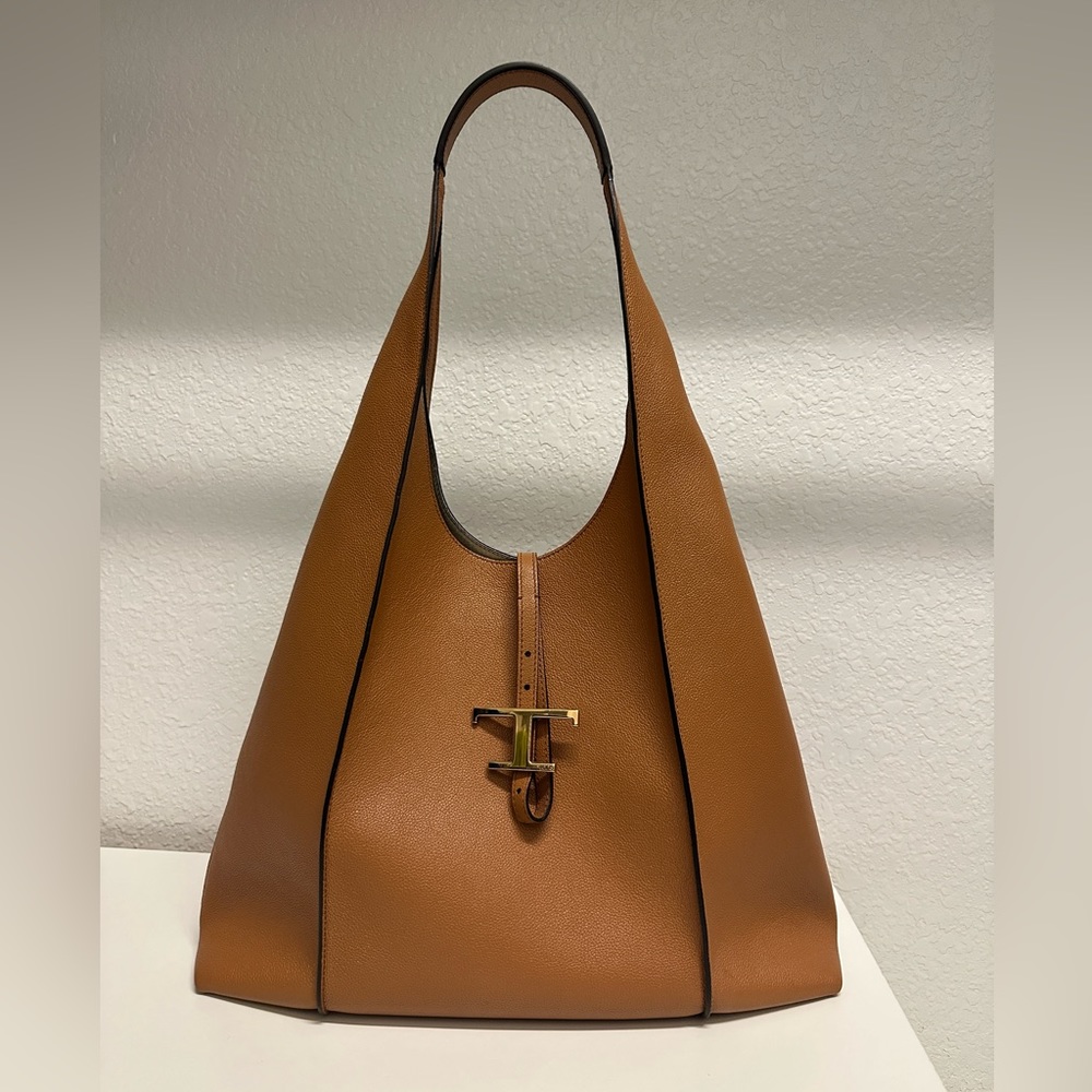 Tod’s Timeless Hobo Bag in Large 

NEW

Retail price: $2540 w/ tax